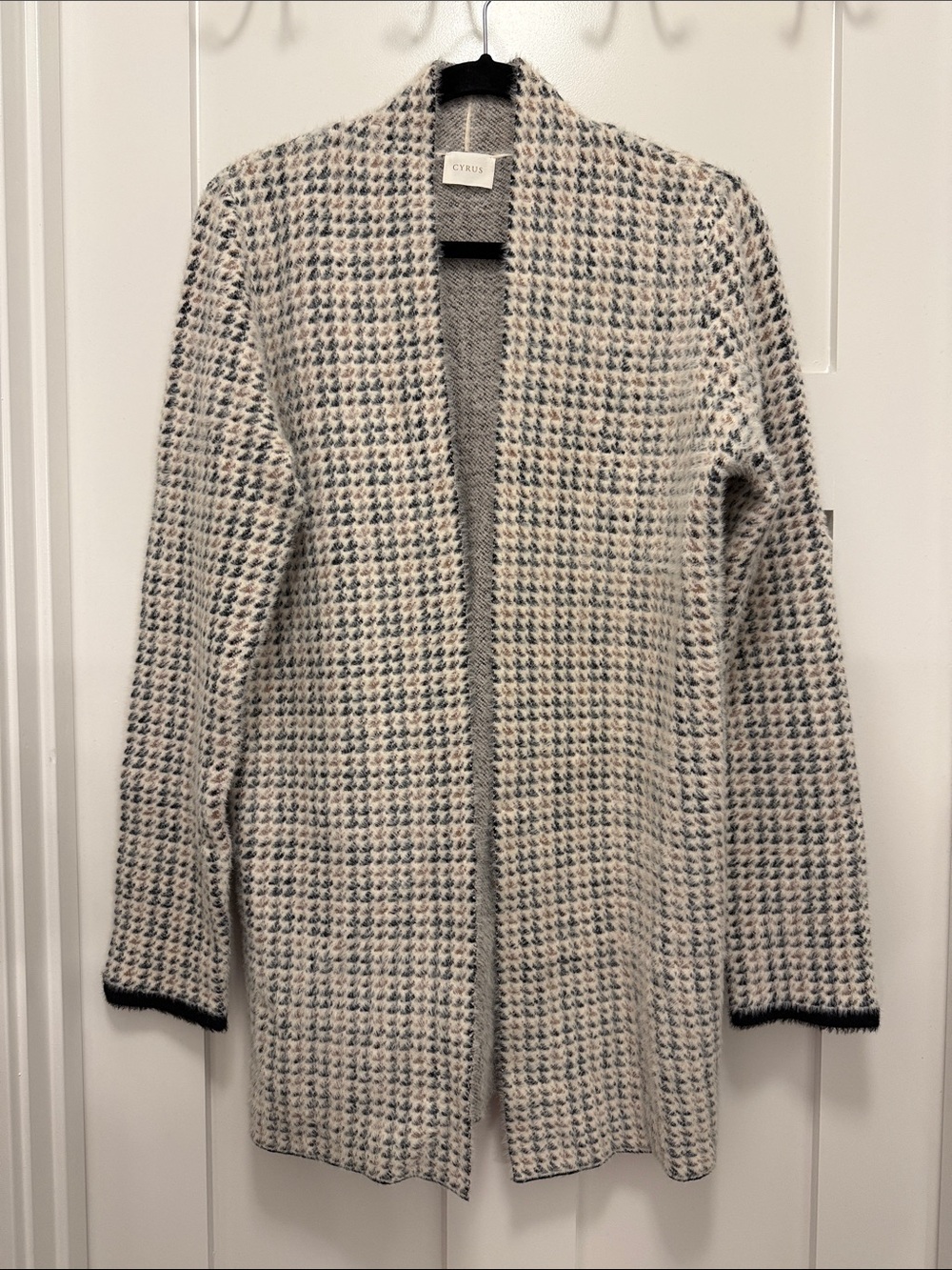Cyrus Cream & Blue Houndstooth Open-Front Cardigan
